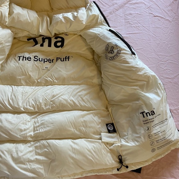 aritzia tna superpuff regular length - Picture 2 of 7